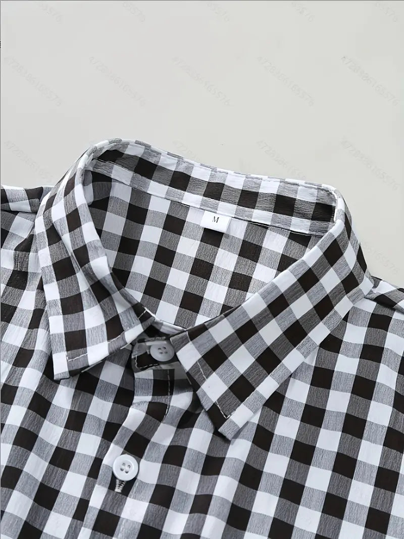 Siyah Beyaz Ekose Kısa Kollu Gömlek – Zamansız Şıklık