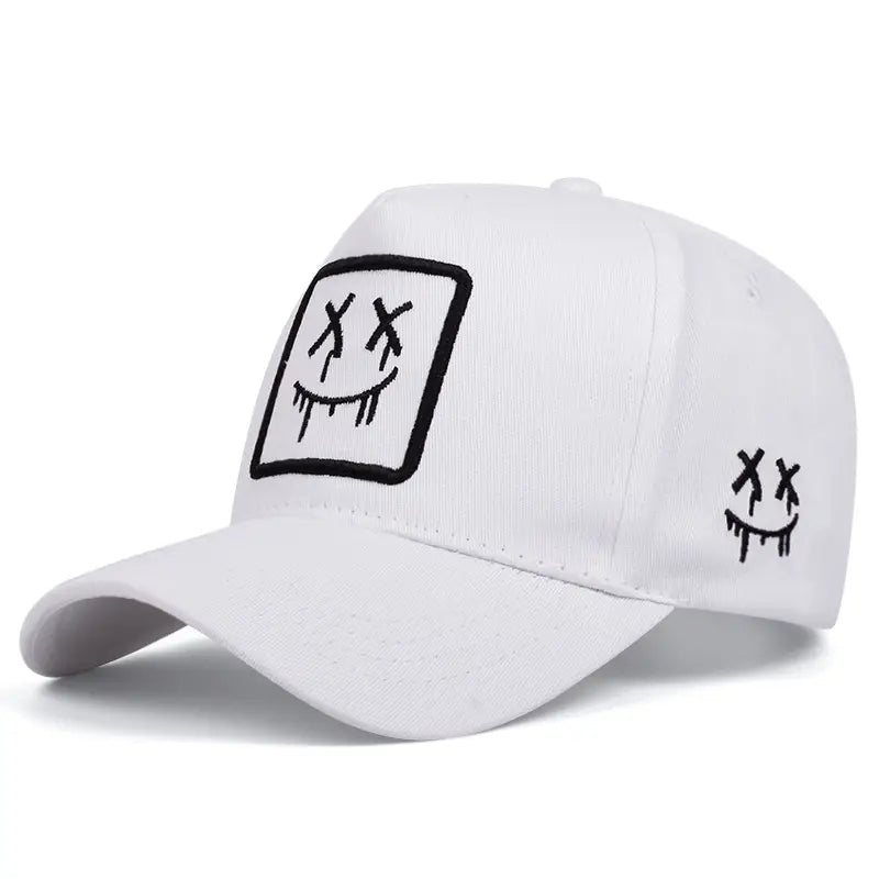 İfadesi Güçlü, Tarzı Sert: Drip Smiley Şapka