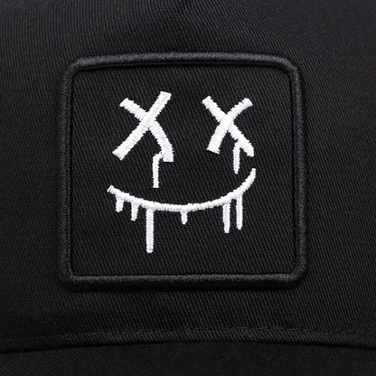 İfadesi Güçlü, Tarzı Sert: Drip Smiley Şapka