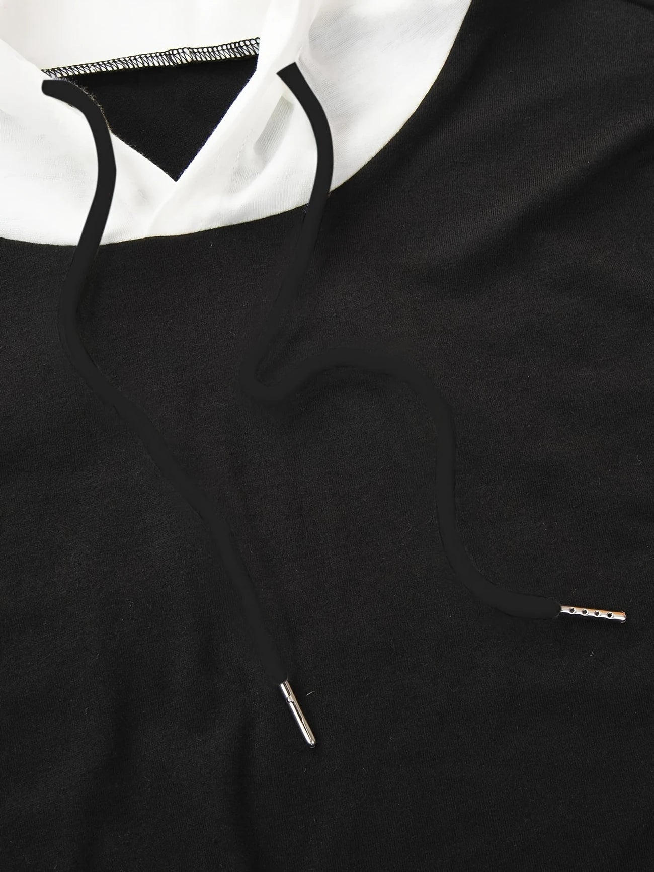 Sessiz Tarz – Kapüşonlu Oversize Tişört