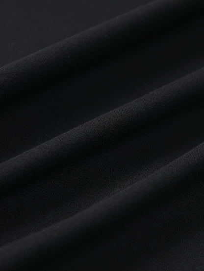 Yüksek Yaka V Harf Detaylı T-Shirt – Minimal ve Şık Tasarım